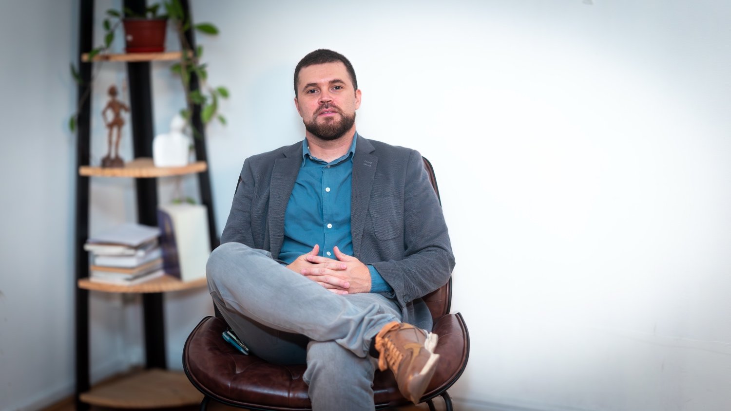 Juan Toro Pérez, psicólogo clínico, en su consulta